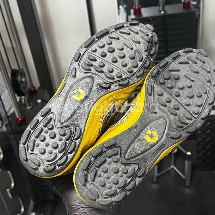 피라테코 골드 컬러 축구화--4