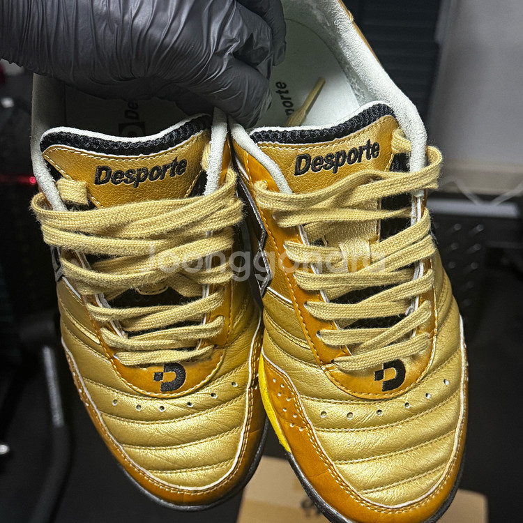 피라테코 골드 컬러 축구화--7