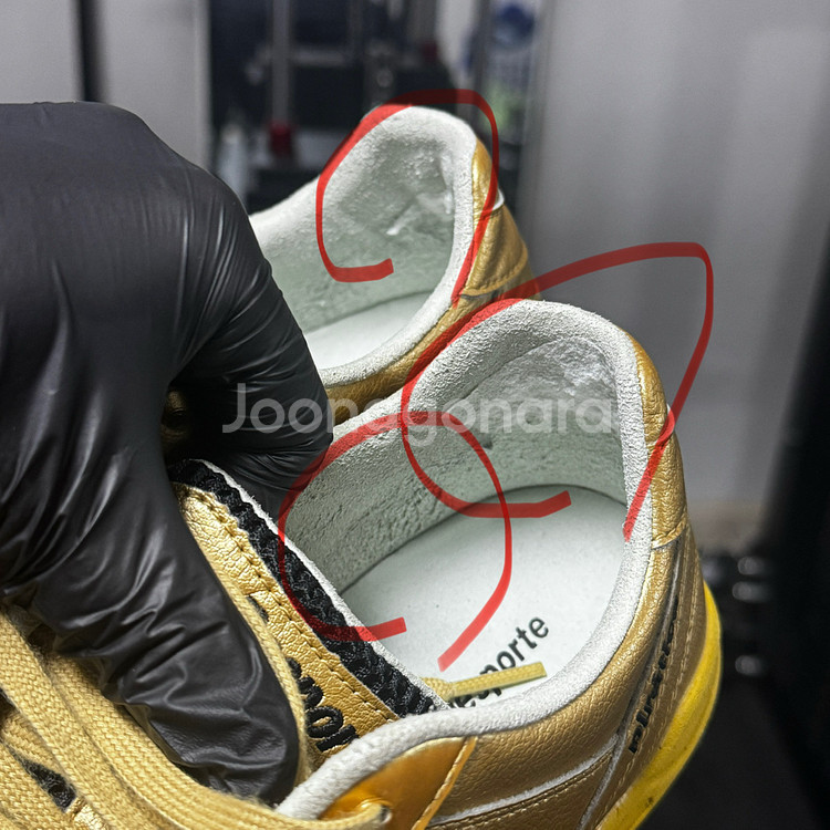 피라테코 골드 컬러 축구화--8