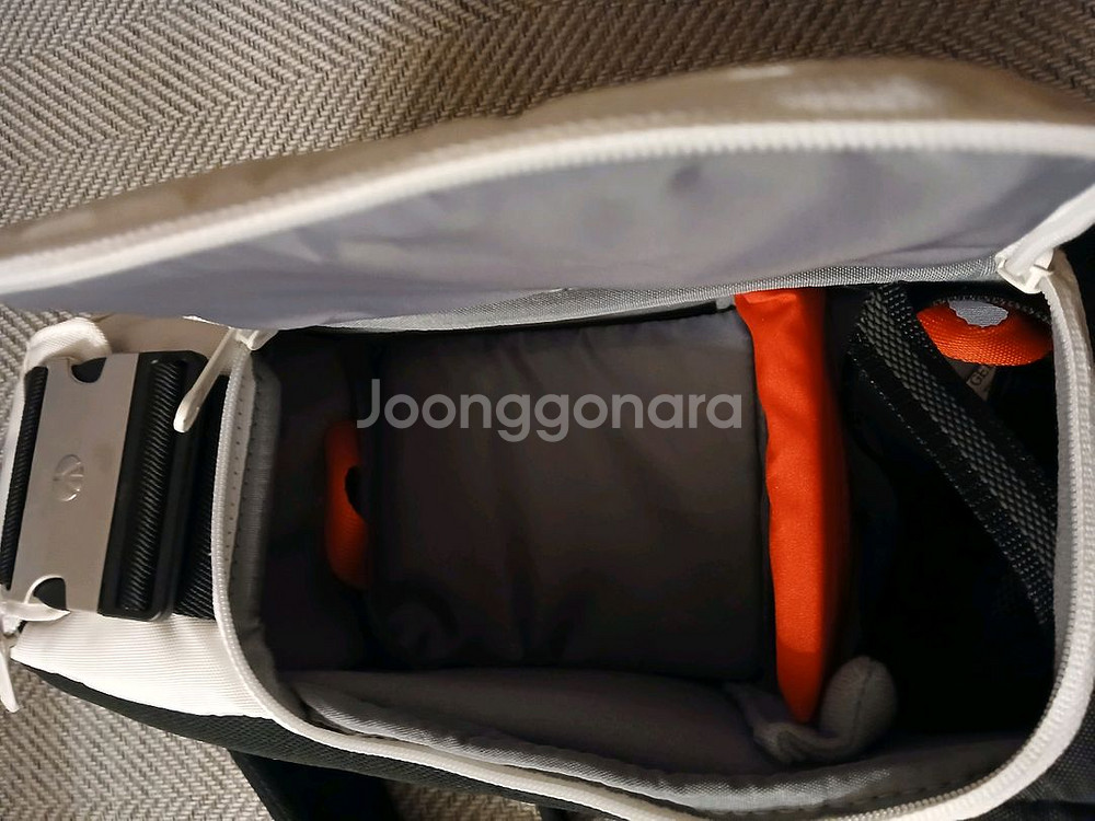 맨프로토 카메라 가방 슬링백 팝니다--2