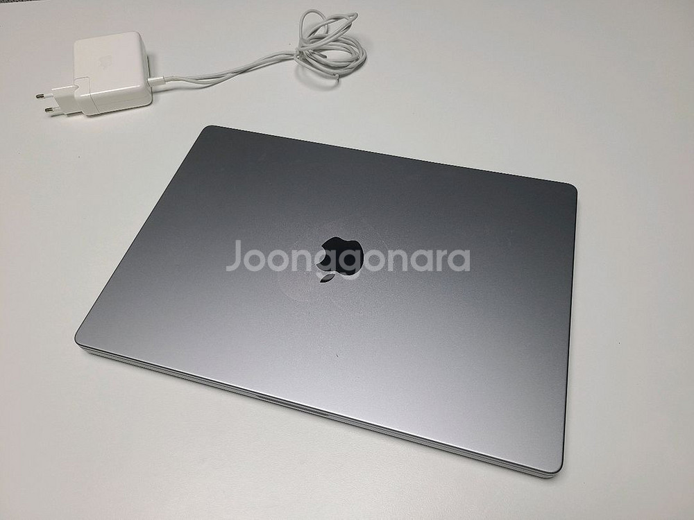 2022 맥북 프로 16 인치 M1 RAM32 SSD1TB 쿨매 원가390만원--5