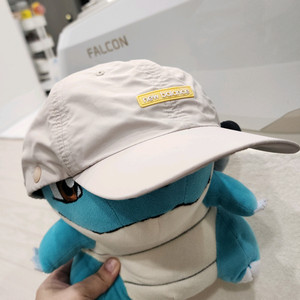 뉴발란스 키즈 이중 베이지색 모자