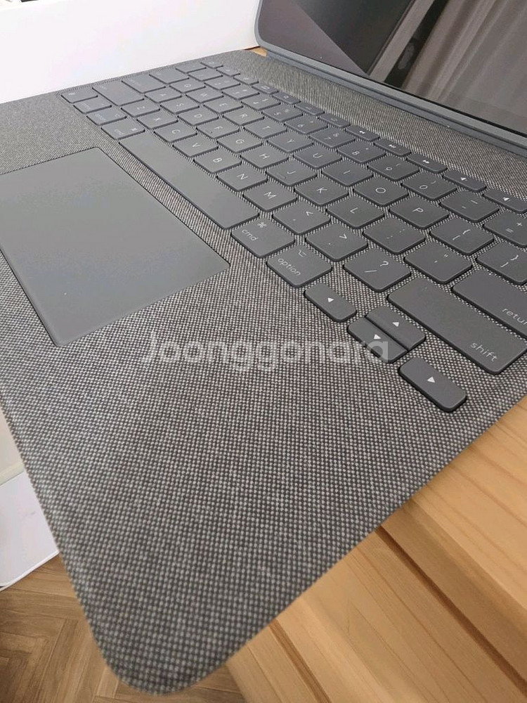 아이패드 프로12.9 256gb(6세대)셀룰러 + 로지텍 키보드 + 애플펜슬 140만 a급 팝니다--2