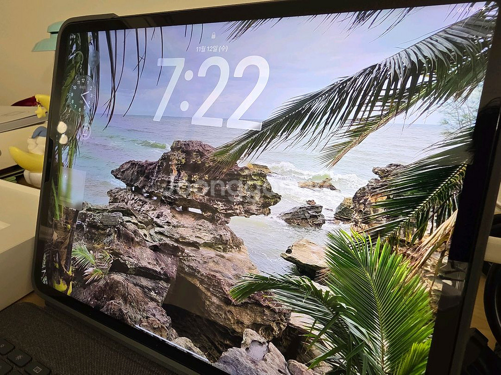 아이패드 프로12.9 256gb(6세대)셀룰러 + 로지텍 키보드 + 애플펜슬 140만 a급 팝니다--5