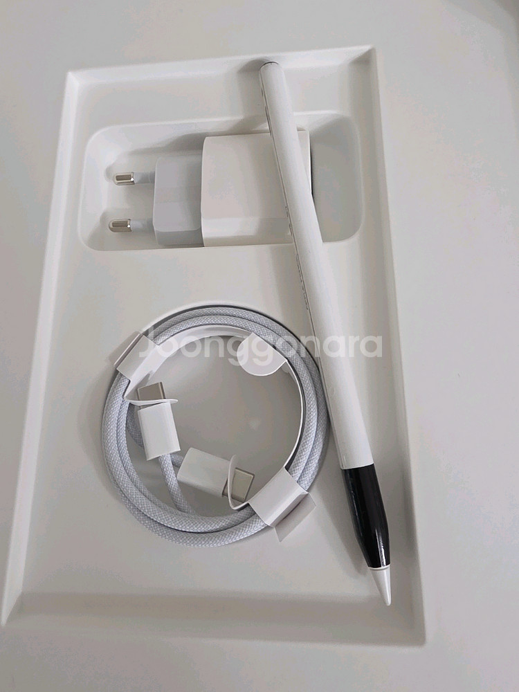 아이패드 프로12.9 256gb(6세대)셀룰러 + 로지텍 키보드 + 애플펜슬 140만 a급 팝니다--3