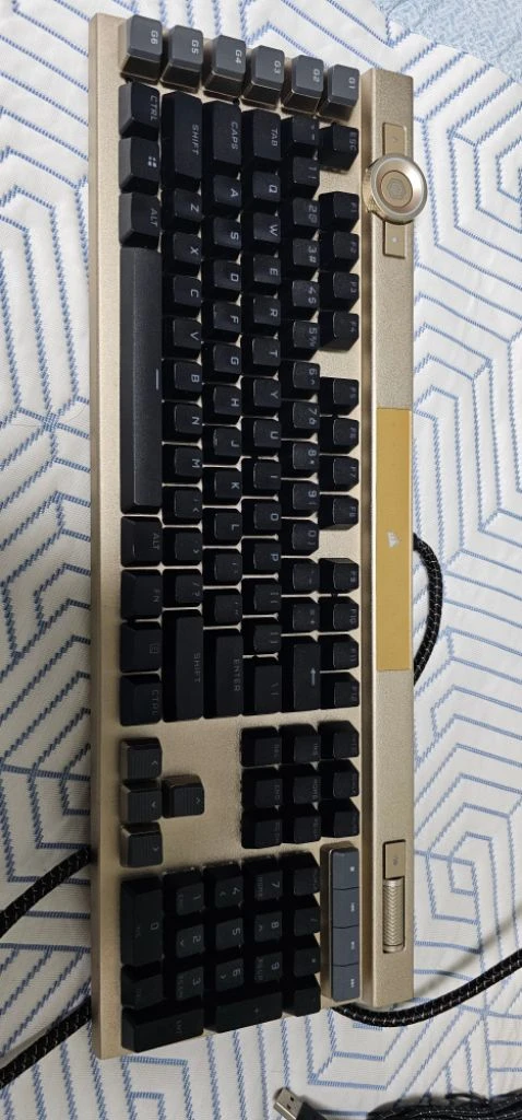K100 RGB OPX 미드나잇 골드 키보드 이미지