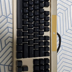 K100 RGB OPX 미드나잇 골드 키보드 이미지