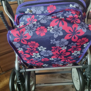 성인용 보행기( 할머니보행기) 새거 팝니다 이미지