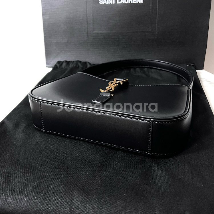 [S+급/정품] 생로랑 미니 호보백 le 5 a 7 가방 블랙--7