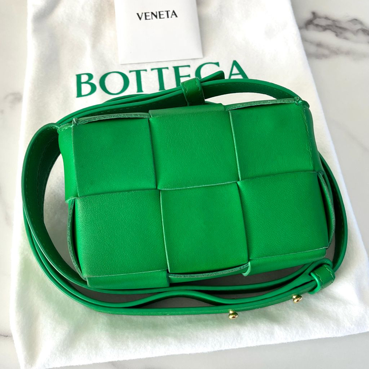 보테가베네타 미니 카세트백 레더 그린 크로스백 가방--2