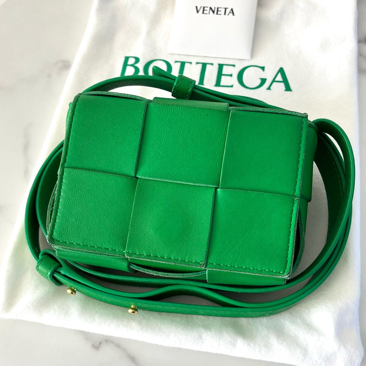 보테가베네타 미니 카세트백 레더 그린 크로스백 가방--1