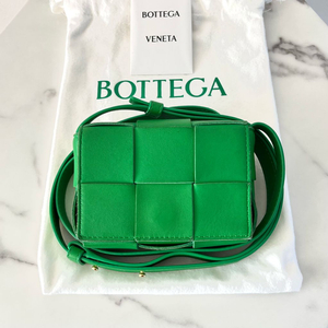 보테가베네타 미니 카세트백 레더 그린 크로스백 가방