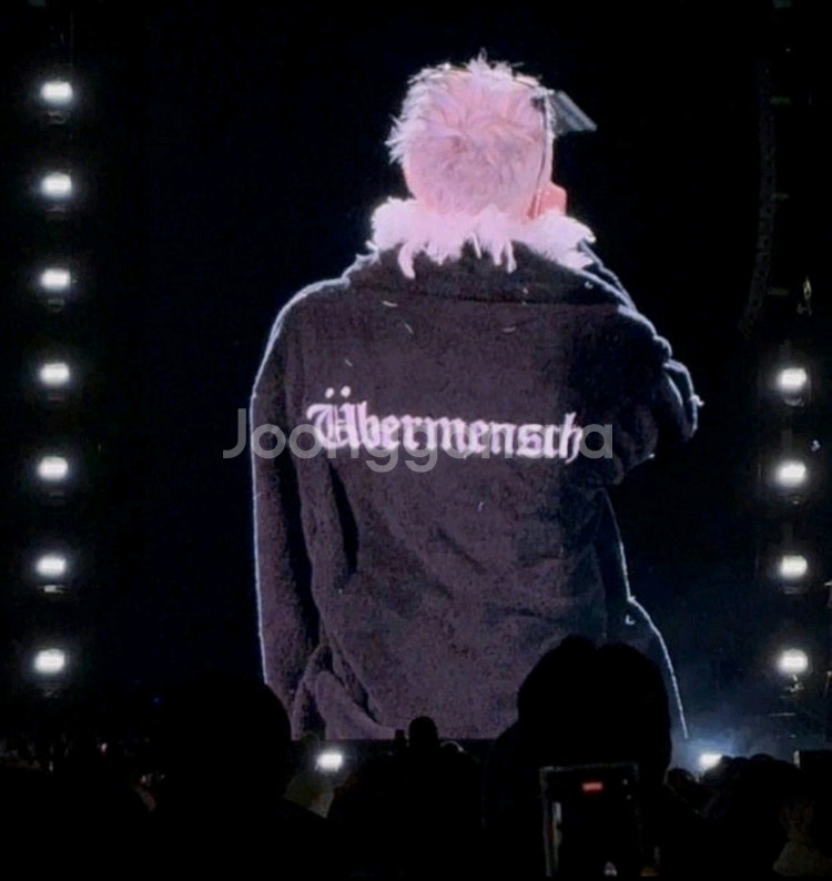 지드래곤 위버멘쉬 로브--0