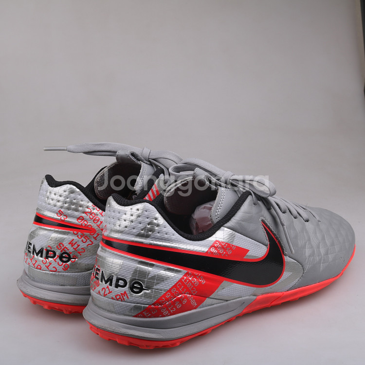 나이키 티엠포 레전드 풋살화 판매합니다.(265)51029--4