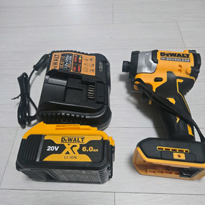 디월트 무선 임팩트렌치 세트