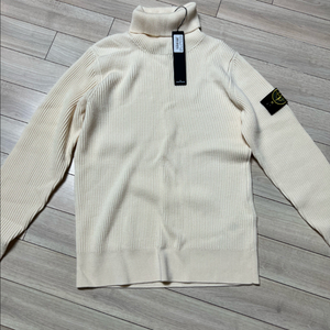 스톤아일랜드 니트 터틀넥 스웨터M