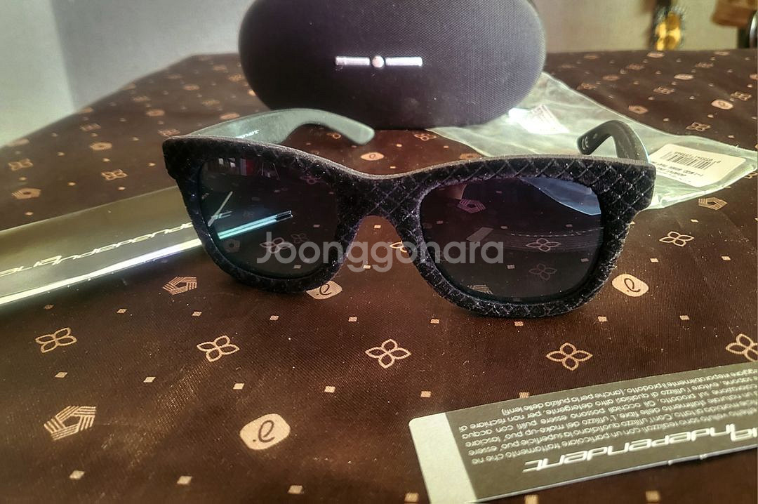 [미사용 새상품] INDEPENDENT 벨벳 선글라스--1