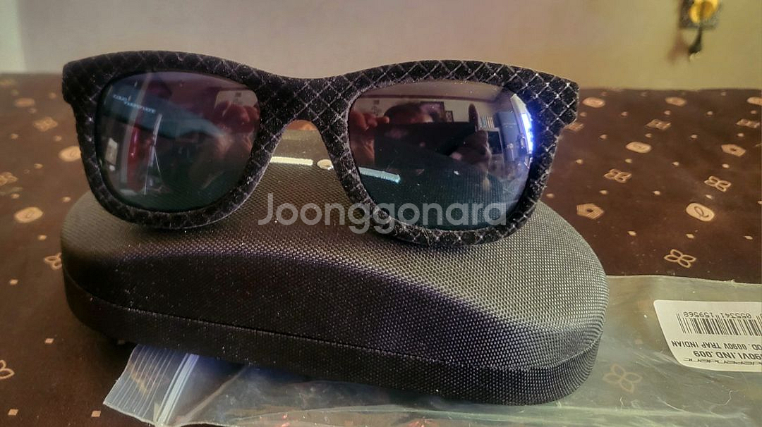 [미사용 새상품] INDEPENDENT 벨벳 선글라스--4