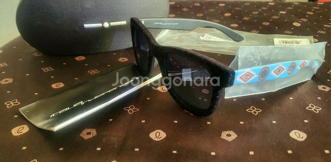 [미사용 새상품] INDEPENDENT 벨벳 선글라스--6