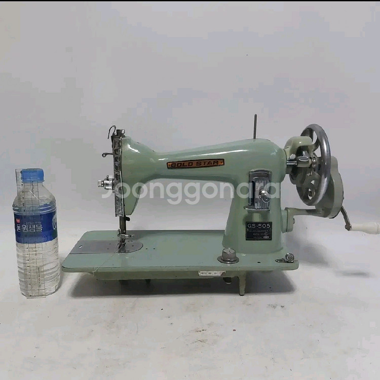 옛날 재봉틀. 미싱--1