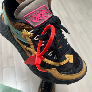 오프화이트 오드시1000(40사이즈)