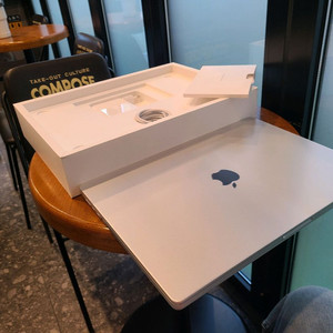 2025 맥북 프로 16 인치 M4 고급형 1Tb 싸게 팝니다