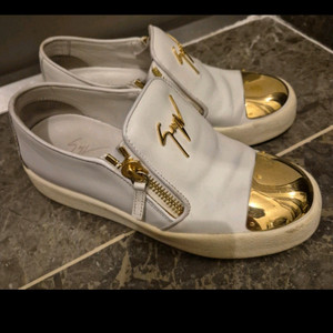 쥬세페자노티 화이트 스니커즈 37 (240)