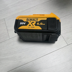 디월트 20V 6.0Ah 리튬이온 배터리