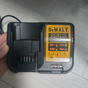 디월트 DCB112 12V/20V 배터리 충전기