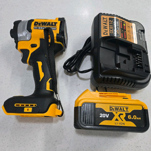 디월트 무선 임팩 드릴 세트