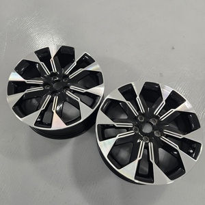 카니발 19인치 휠 싸게 팝니다.