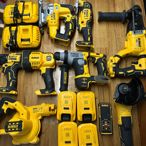디월트 공구 판매합니다.