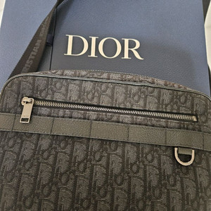 디올 사파리맥시스트랩백 디올남성메신저백