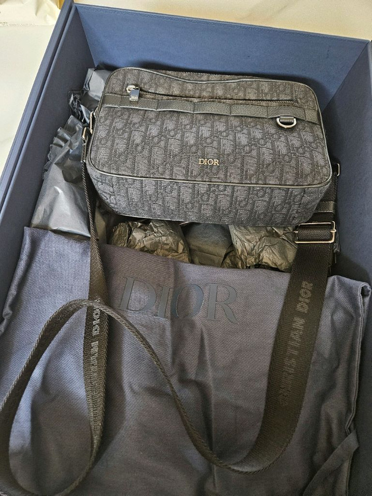 디올 사파리맥시스트랩백 디올남성메신저백--2
