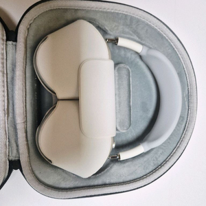 에어팟맥스(Airpods Max) 실버 헤드폰 A급 팝니다.