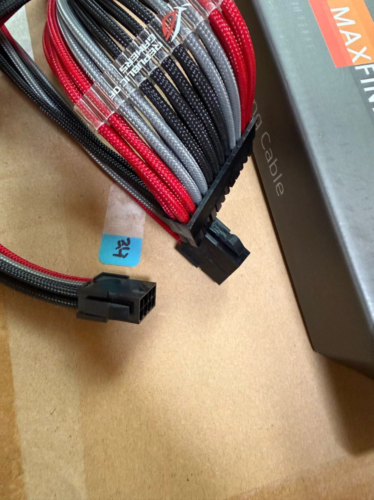 ASUS ROG MAXFINDER 슬리빙케이블 이미지