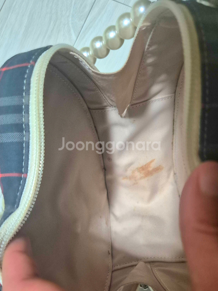 버버리 하트 체크 숄더백--2