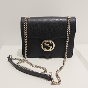 구찌 인터로킹 G메탈 크로스백