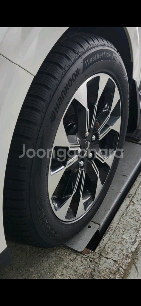 KA4 카니발 23년 19인치 휠타이어를 교환 및 판매합니다.--0