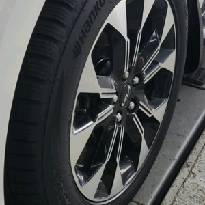 KA4 카니발 23년 19인치 휠타이어를 교환 및 판매합니다.