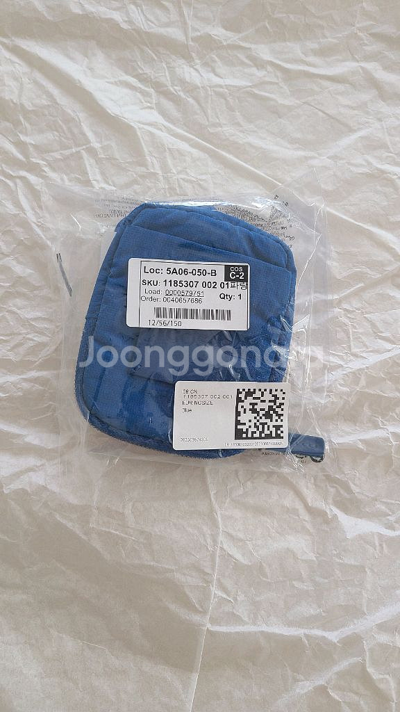 코스 미니 크로스바디 파우치 블루 새상품--0