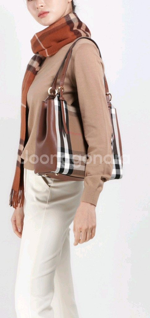 버버리 하우스체크 숄더백 토트백 새상품급 정품(감정O)구찌프라다루이비통디올고야드샤넬셀린느보테가생로랑--3