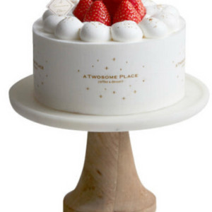 투썸플레이스 딸기 생크림 홀케이크 (3.3만<3.6만)