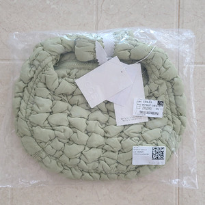 코스 퀼티드 미니백 라이트그린 말차 새상품