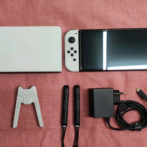 닌텐도 스위치 Oled 화이트 팝니다