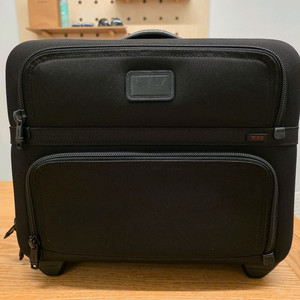 투미 컴팩트 캐리어 2휠 판매합니다