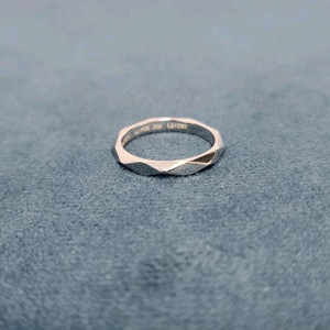 18k 화이트골드 부쉐 파셋링