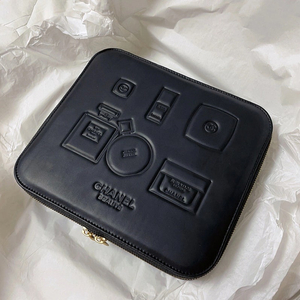 샤넬 사각 케이스 파우치 새상품 :)