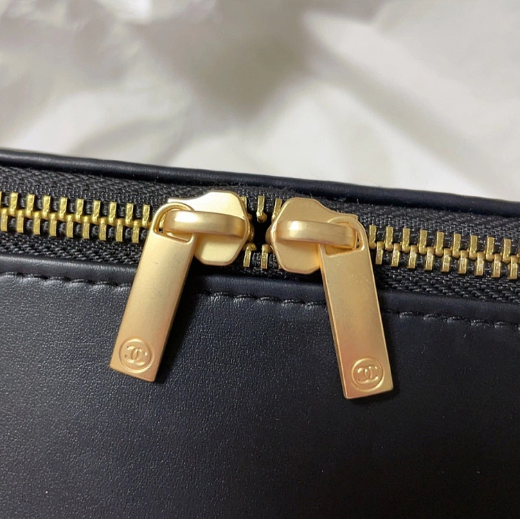 샤넬 사각 케이스 파우치 새상품 :)--1