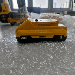 디월트 20V 4.0Ah 리튬이온 배터리